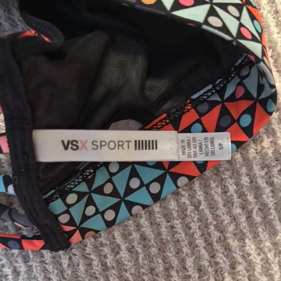 Colorful Geometric Pattern Sports Bra - Picture 2 of 3